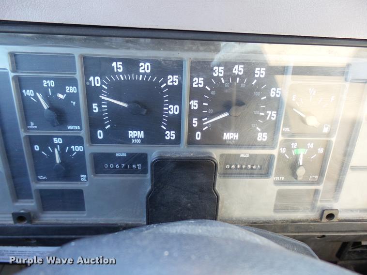 image for item DB2321 2001 International 4900 bucket truck material handler