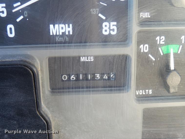 image for item DB2321 2001 International 4900 bucket truck material handler