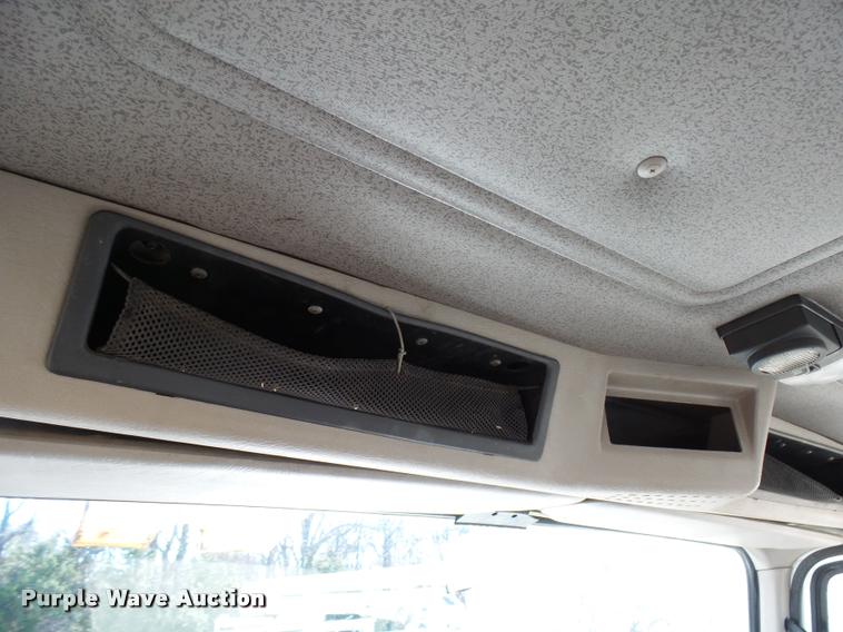 image for item DB2321 2001 International 4900 bucket truck material handler