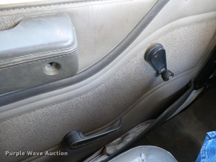 image for item DB2321 2001 International 4900 bucket truck material handler