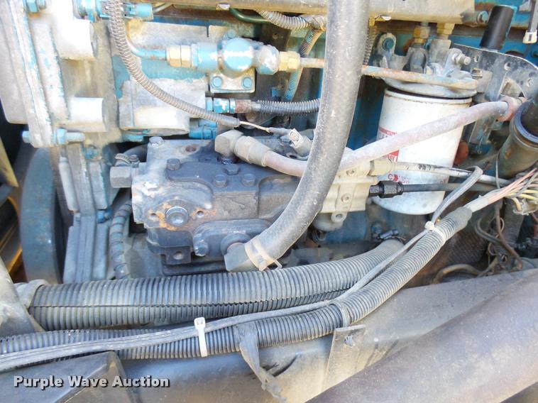 image for item DB2321 2001 International 4900 bucket truck material handler