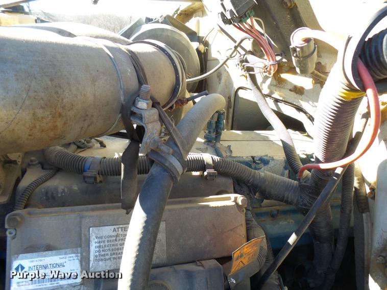 image for item DB2321 2001 International 4900 bucket truck material handler