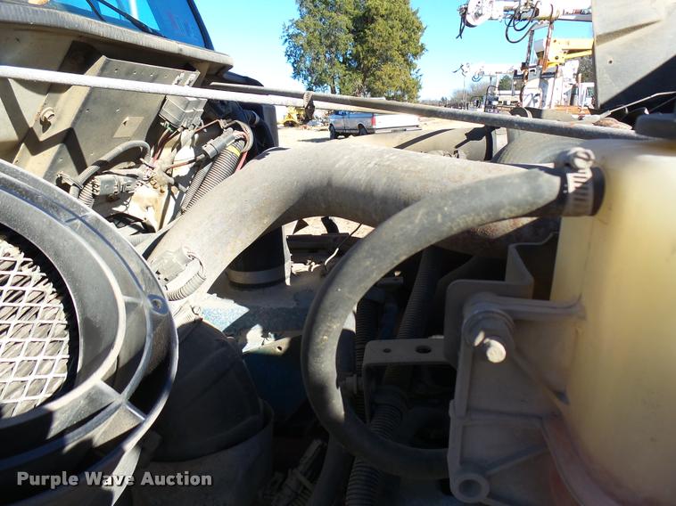 image for item DB2321 2001 International 4900 bucket truck material handler