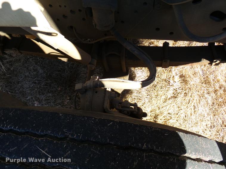 image for item DB2321 2001 International 4900 bucket truck material handler