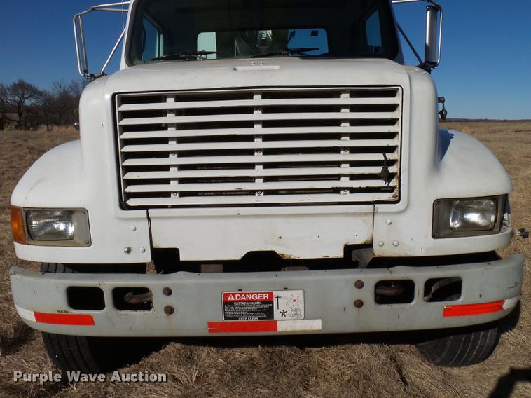 image for item DB2321 2001 International 4900 bucket truck material handler