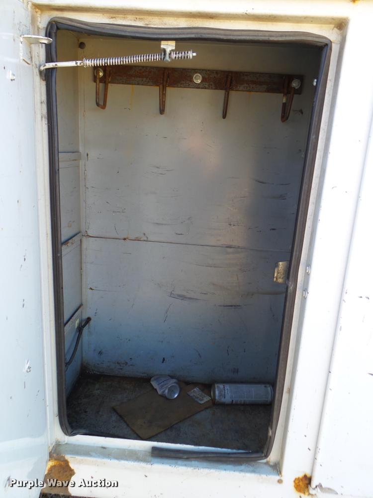 image for item DB2321 2001 International 4900 bucket truck material handler