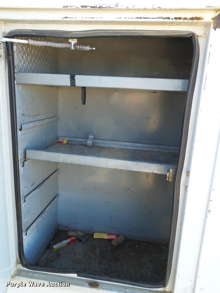 image for item DB2321 2001 International 4900 bucket truck material handler