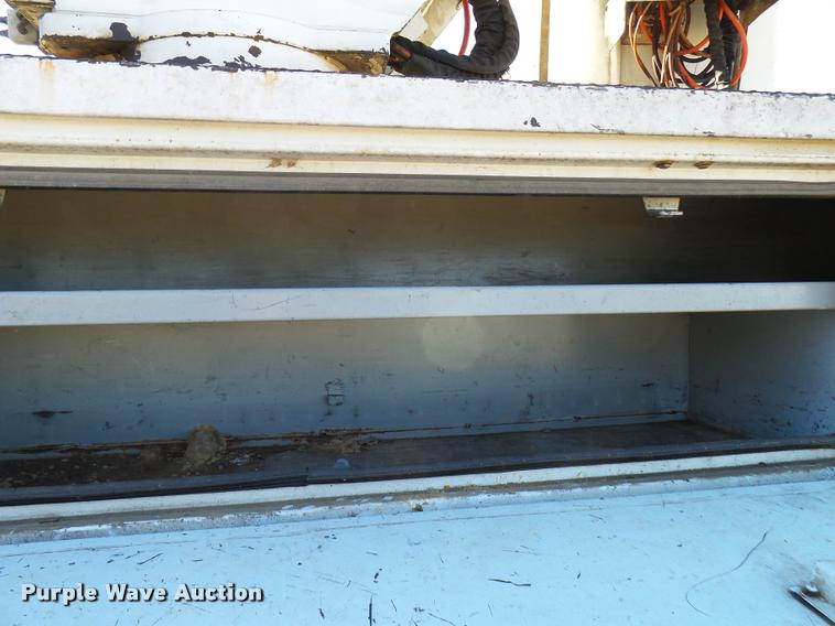 image for item DB2321 2001 International 4900 bucket truck material handler