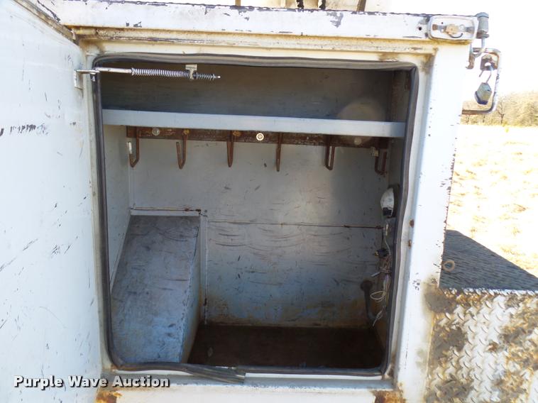 image for item DB2321 2001 International 4900 bucket truck material handler