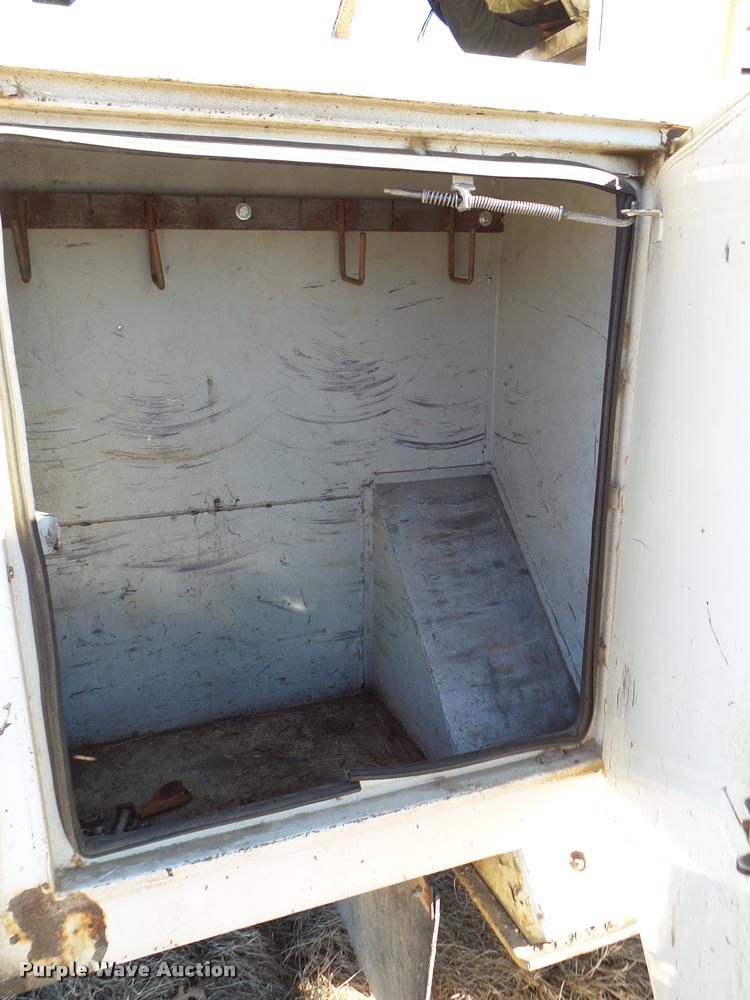 image for item DB2321 2001 International 4900 bucket truck material handler