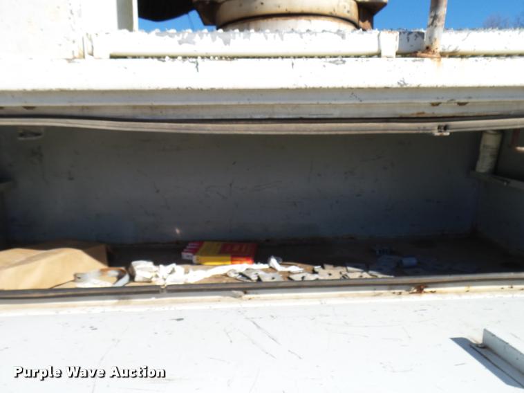 image for item DB2321 2001 International 4900 bucket truck material handler