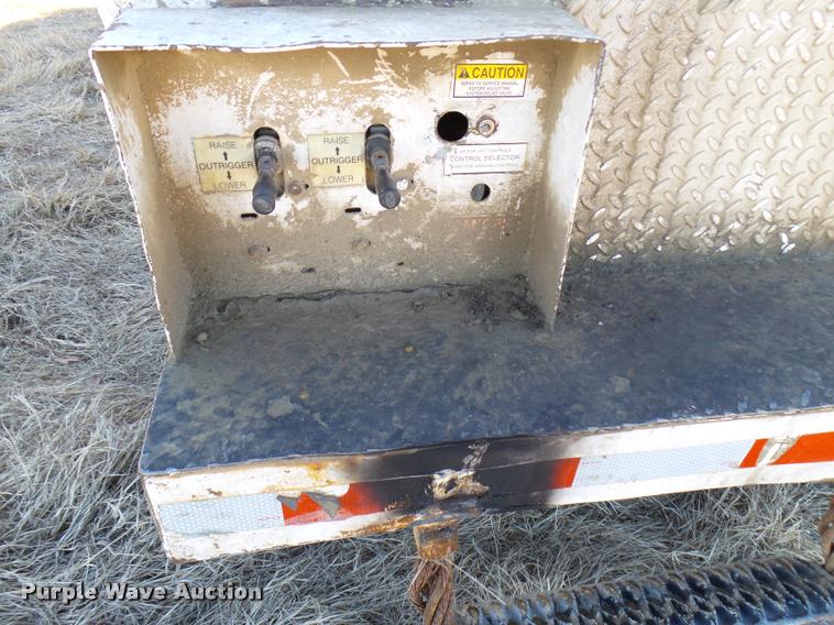 image for item DB2321 2001 International 4900 bucket truck material handler