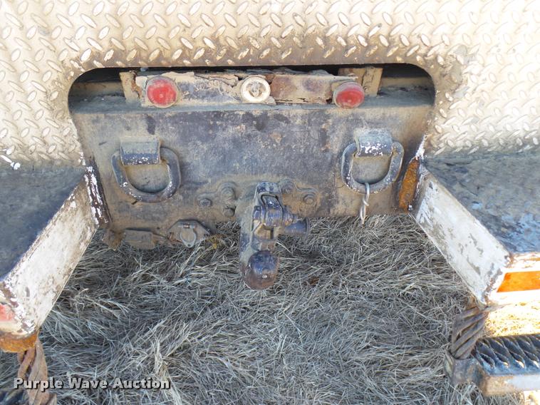 image for item DB2321 2001 International 4900 bucket truck material handler