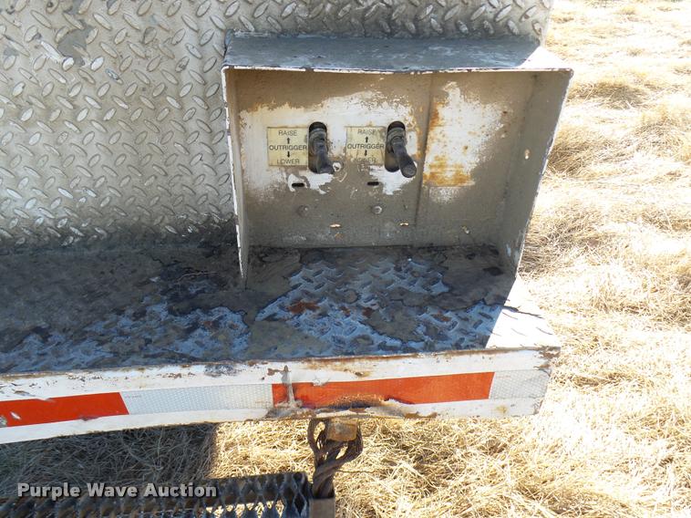 image for item DB2321 2001 International 4900 bucket truck material handler