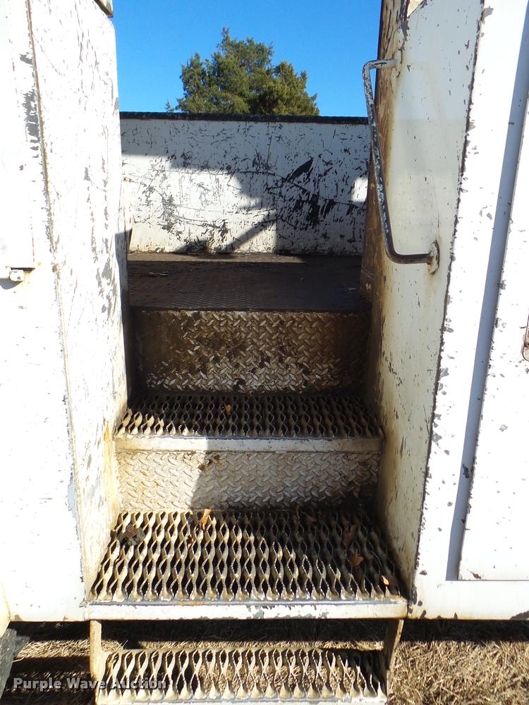 image for item DB2321 2001 International 4900 bucket truck material handler