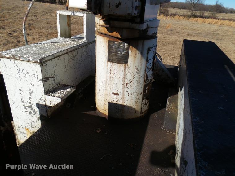 image for item DB2321 2001 International 4900 bucket truck material handler