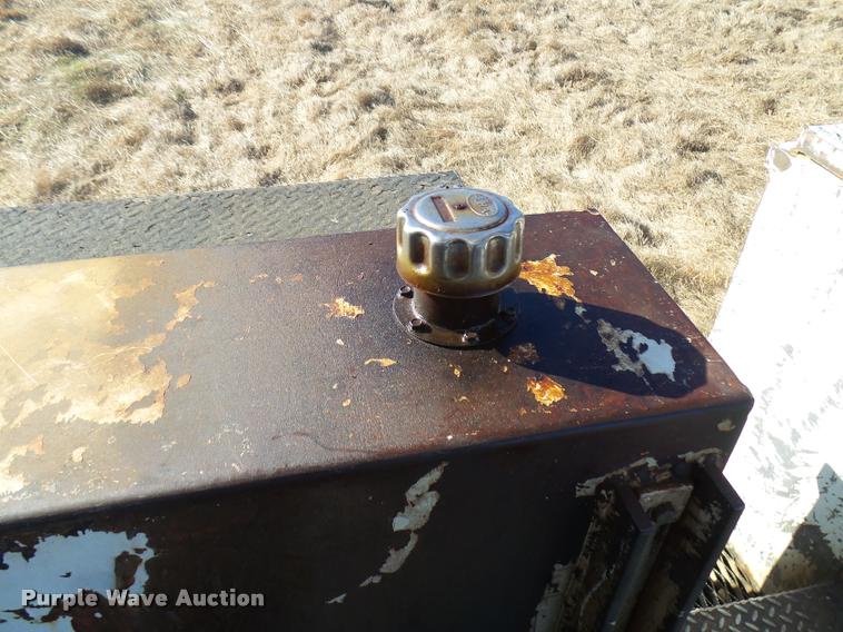 image for item DB2321 2001 International 4900 bucket truck material handler