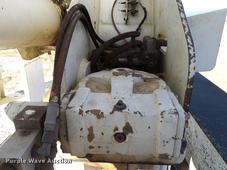 image for item DB2321 2001 International 4900 bucket truck material handler