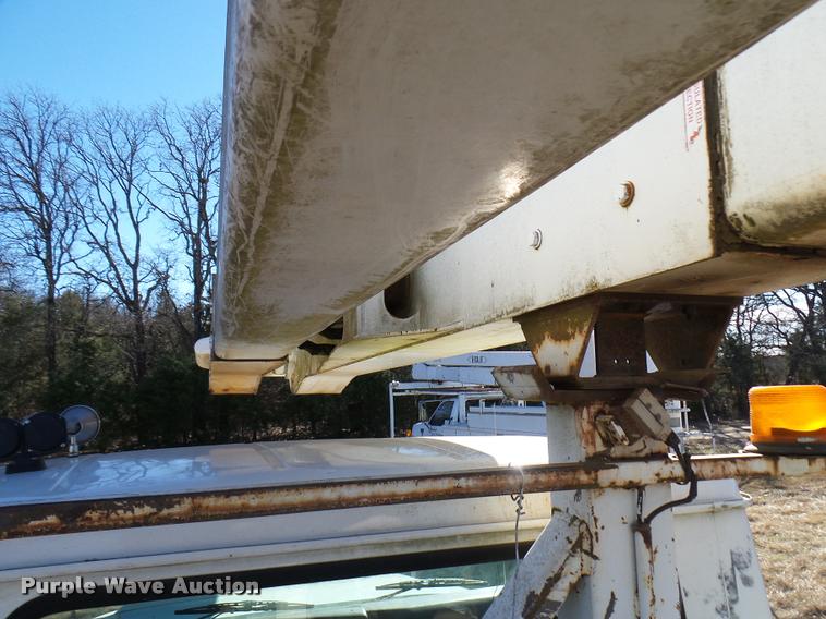 image for item DB2321 2001 International 4900 bucket truck material handler