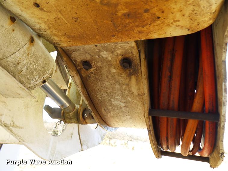 image for item DB2321 2001 International 4900 bucket truck material handler