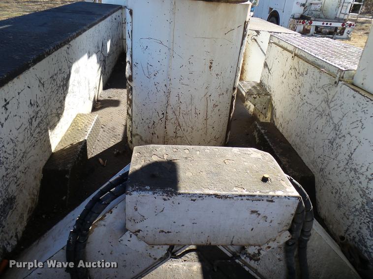 image for item DB2321 2001 International 4900 bucket truck material handler