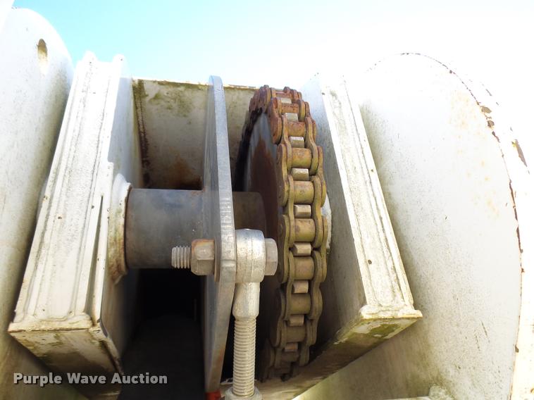 image for item DB2321 2001 International 4900 bucket truck material handler