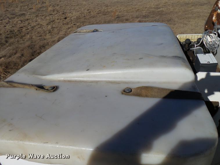 image for item DB2321 2001 International 4900 bucket truck material handler