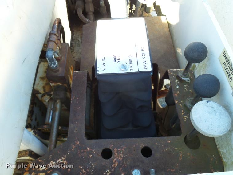 image for item DB2321 2001 International 4900 bucket truck material handler