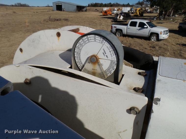 image for item DB2321 2001 International 4900 bucket truck material handler