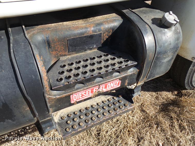 image for item DB2321 2001 International 4900 bucket truck material handler