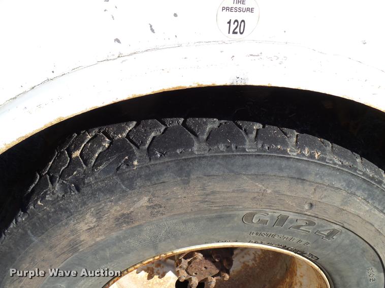 image for item DB2321 2001 International 4900 bucket truck material handler