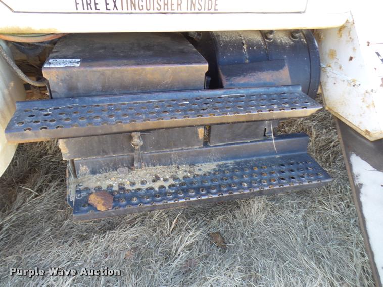 image for item DB2321 2001 International 4900 bucket truck material handler