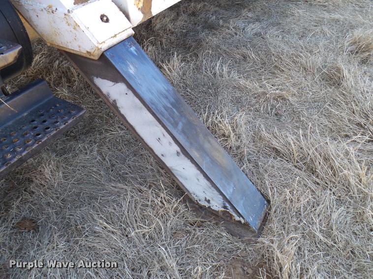 image for item DB2321 2001 International 4900 bucket truck material handler