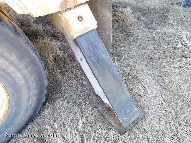 image for item DB2321 2001 International 4900 bucket truck material handler