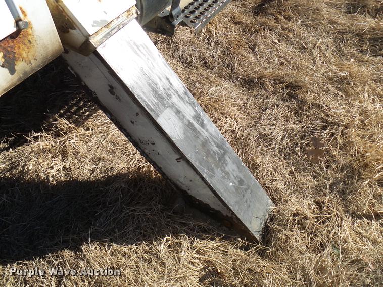 image for item DB2321 2001 International 4900 bucket truck material handler