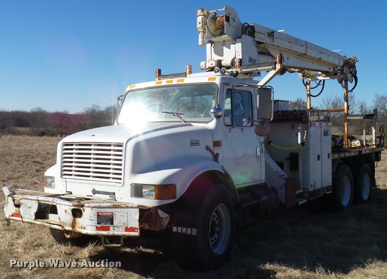 image for item DB2322 1998 International 4900 digger derrick truck