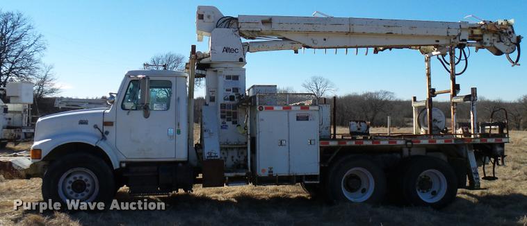 image for item DB2322 1998 International 4900 digger derrick truck