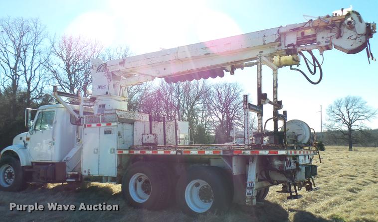 image for item DB2322 1998 International 4900 digger derrick truck