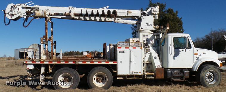image for item DB2322 1998 International 4900 digger derrick truck