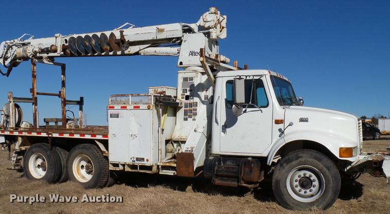 image for item DB2322 1998 International 4900 digger derrick truck