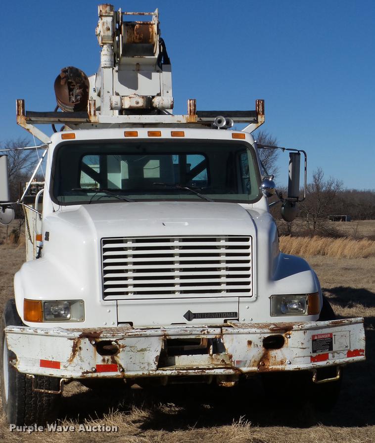 image for item DB2322 1998 International 4900 digger derrick truck