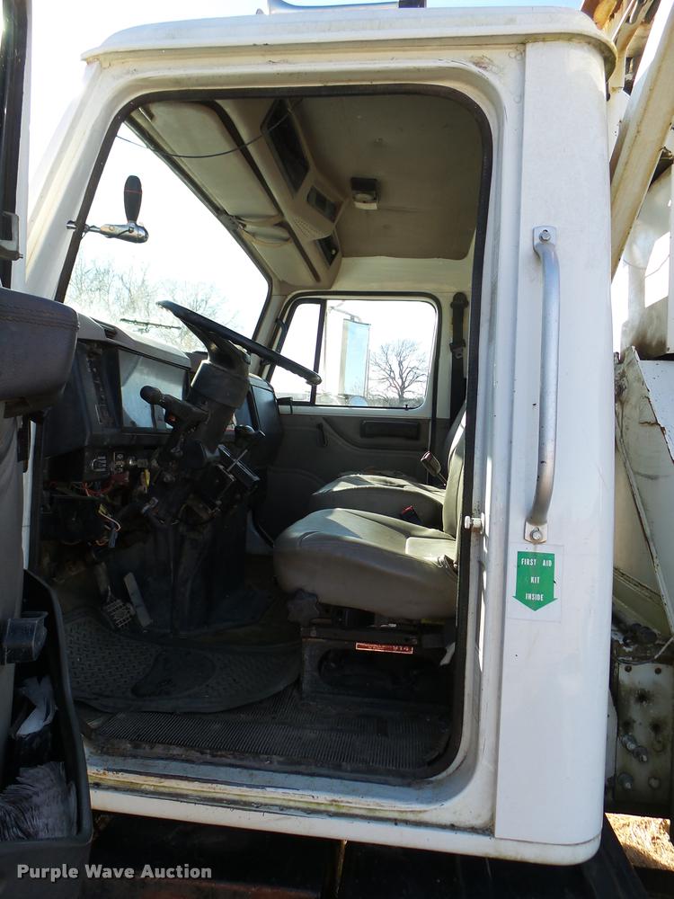 image for item DB2322 1998 International 4900 digger derrick truck