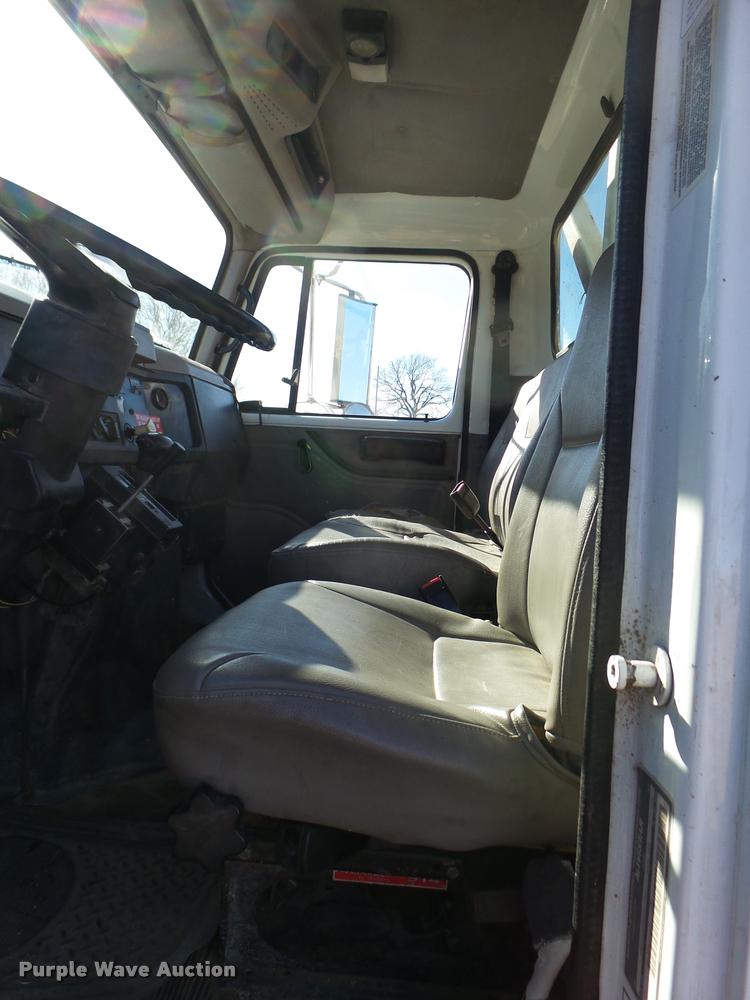 image for item DB2322 1998 International 4900 digger derrick truck