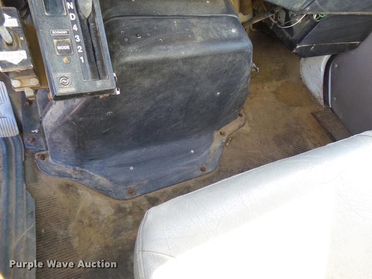 image for item DB2322 1998 International 4900 digger derrick truck