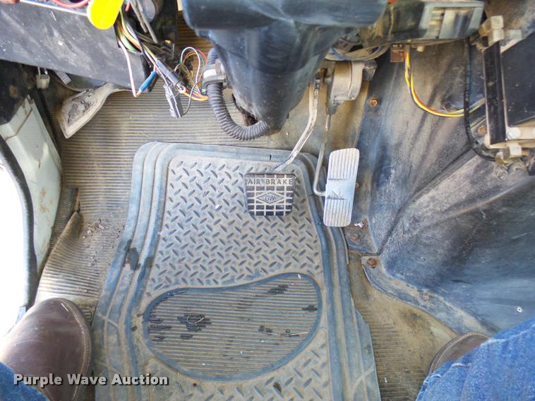 image for item DB2322 1998 International 4900 digger derrick truck