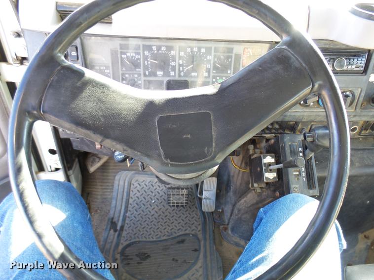 image for item DB2322 1998 International 4900 digger derrick truck