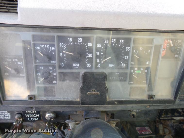 image for item DB2322 1998 International 4900 digger derrick truck