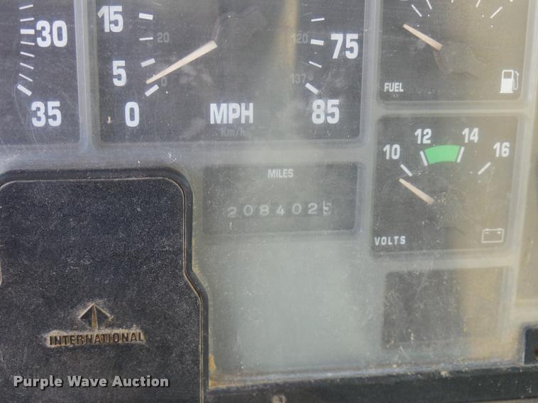 image for item DB2322 1998 International 4900 digger derrick truck