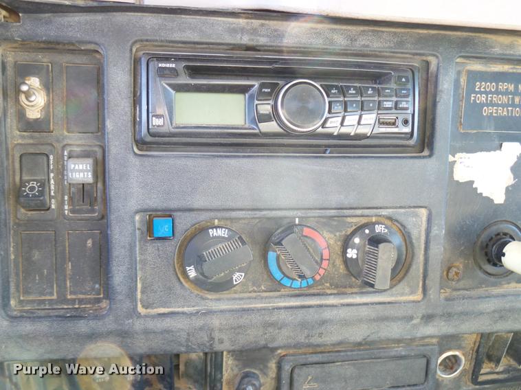 image for item DB2322 1998 International 4900 digger derrick truck