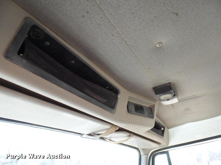 image for item DB2322 1998 International 4900 digger derrick truck